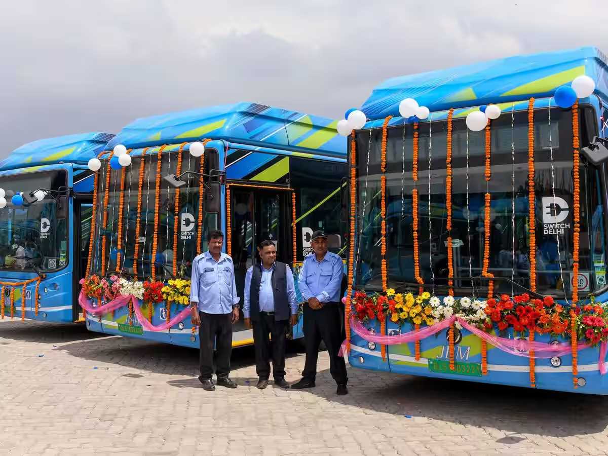 दिल्ली को फिर मिली 320 इलेक्ट्रिक बस की सौगात